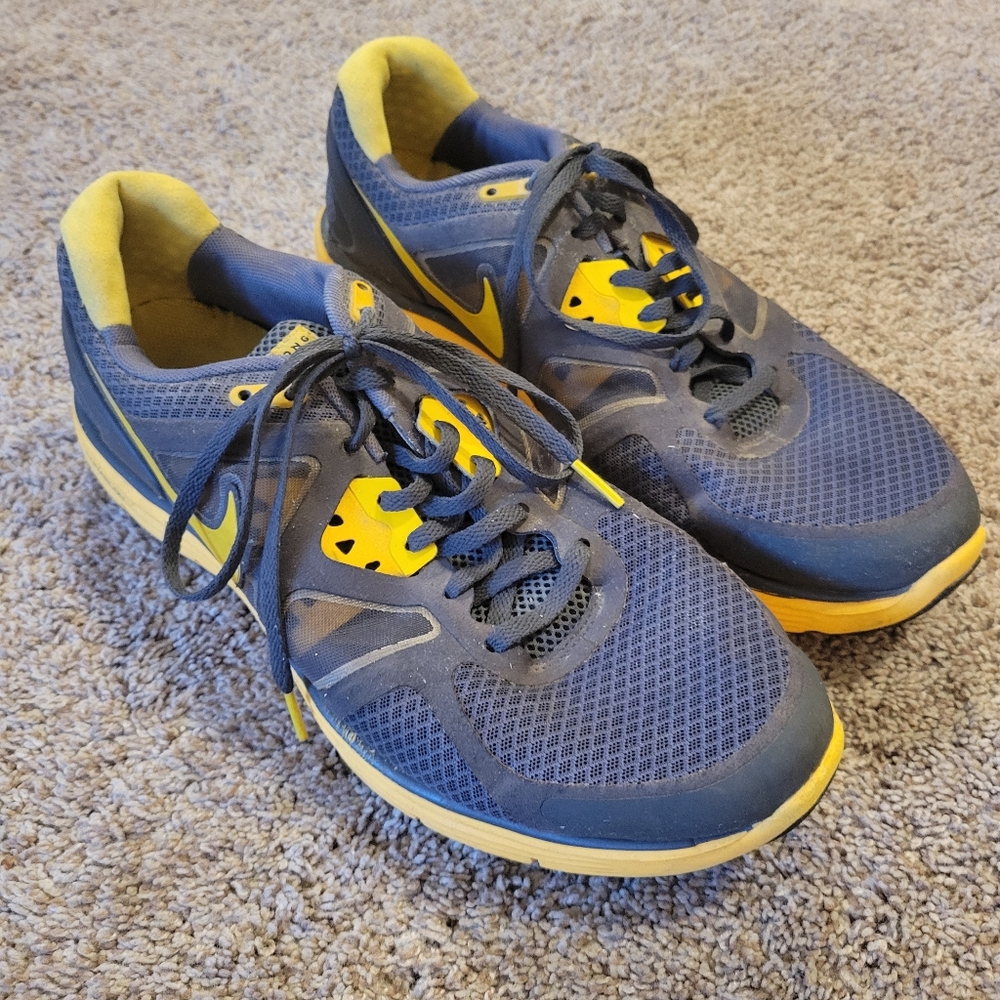 Nike Livestrong Gray And Yellow Sneakers